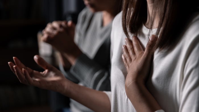 People praying 